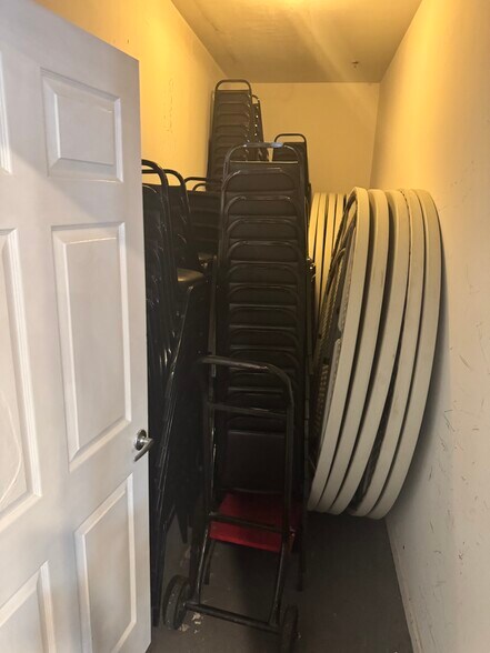 More Photos Of 6208 Crestwood Sta, Crestwood Medical For Lease