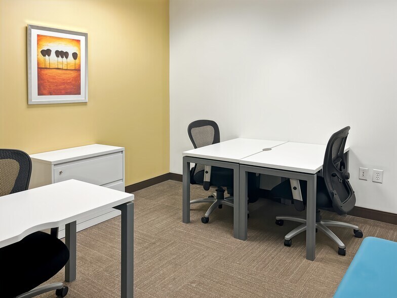 More Photos Of 301 McCullough Dr, Charlotte Coworking Space