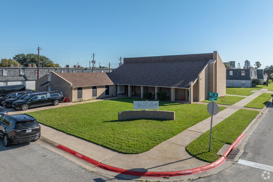 Primary Photo Of 426 Winnie, Galveston Religious Facility For Lease