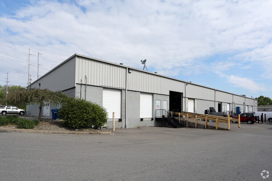 More Photos Of 6971 Southern Blvd, Boardman Light Manufacturing For Lease