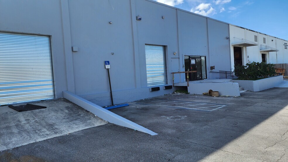 More Photos Of 7890 NW 34th St, Miami Warehouse For Lease