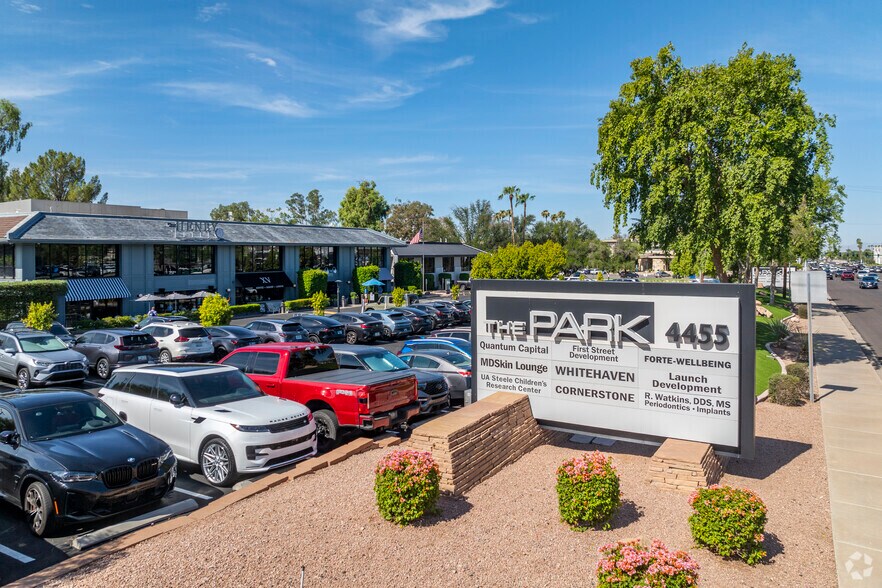 More Photos Of 4455 E Camelback Rd, Phoenix Office For Lease