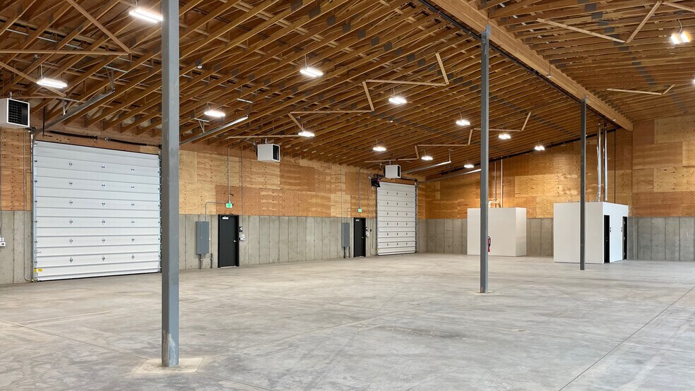 More Photos Of 2605 SW 1st St, Redmond Industrial For Lease