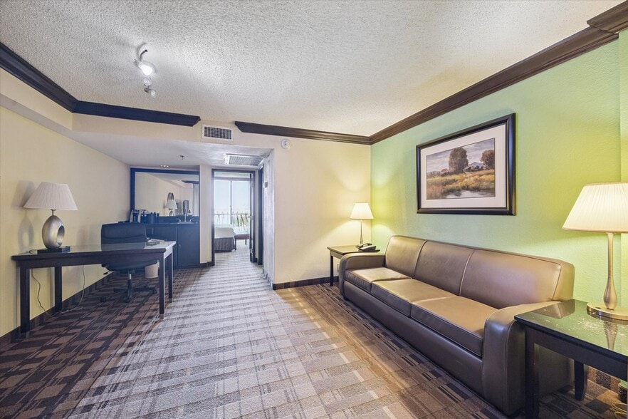 More Photos Of 9090 Southwest Fwy, Houston Hotel For Sale