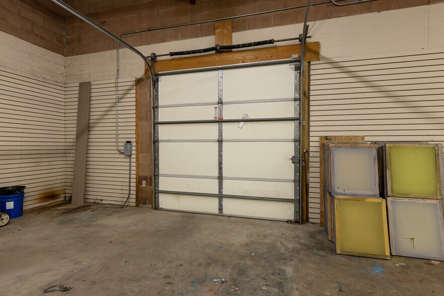 More Photos Of 8445 N Main St, Kansas City Freestanding For Lease