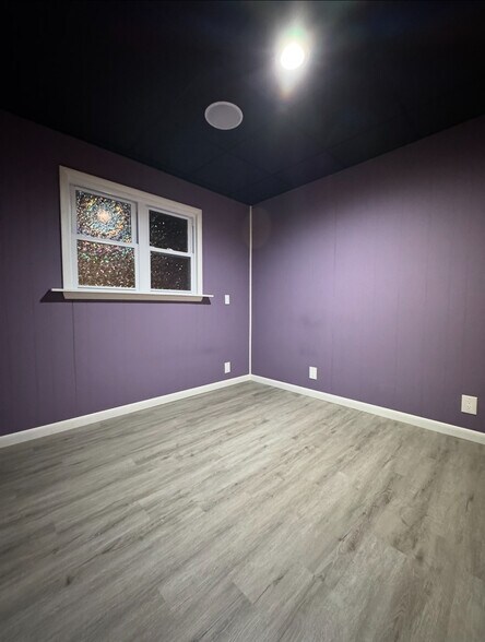More Photos Of 11 N Meridian St, Washington Office For Sale