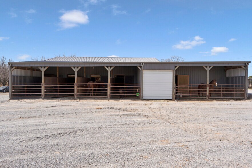 More Photos Of 13354 E 520 Rd, Colcord Sports And Entertainment For Sale