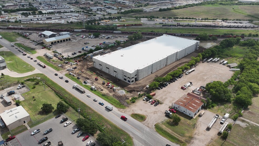 More Photos Of 5260 Blue Mound Rd, Fort Worth Industrial For Lease