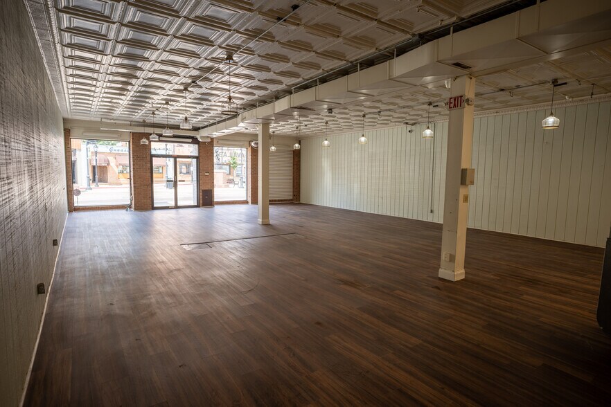 More Photos Of 1003 Main St, Pittsburgh Storefront For Lease