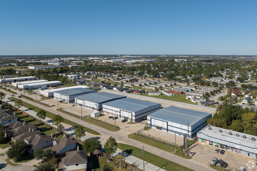 More Photos Of 1103 E Airtex Dr, Houston Distribution For Lease
