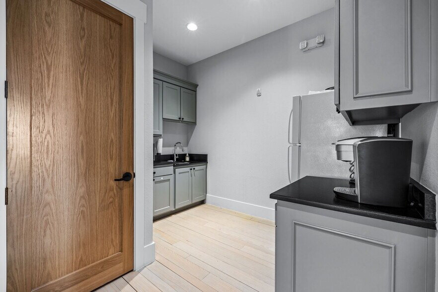 More Photos Of 161 Summit Ave, Southlake Office Residential For Lease