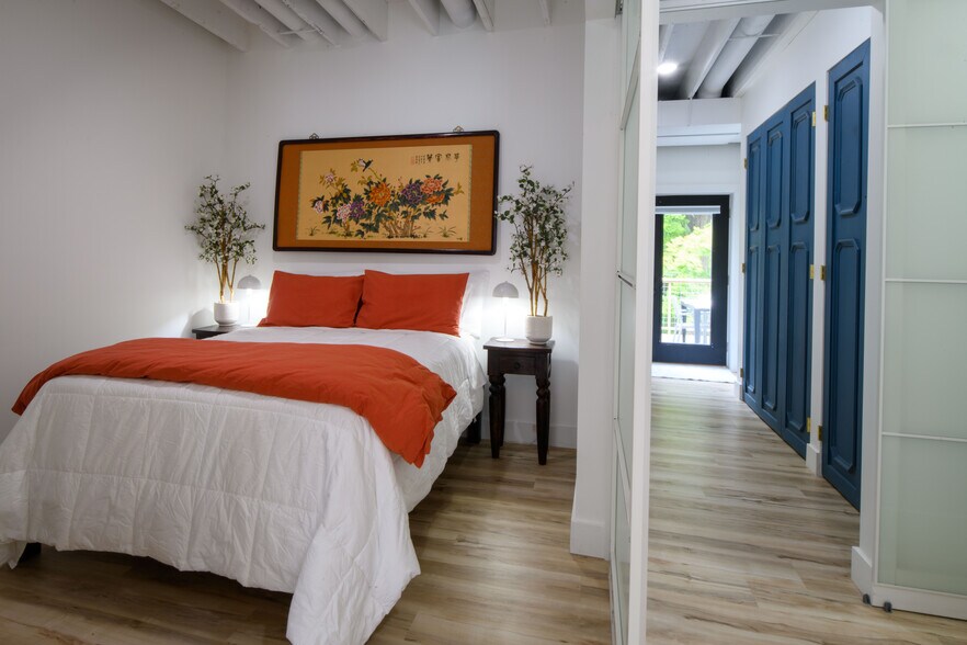 More Photos Of 13662 Red Arrow Hwy, Harbert Hotel For Sale
