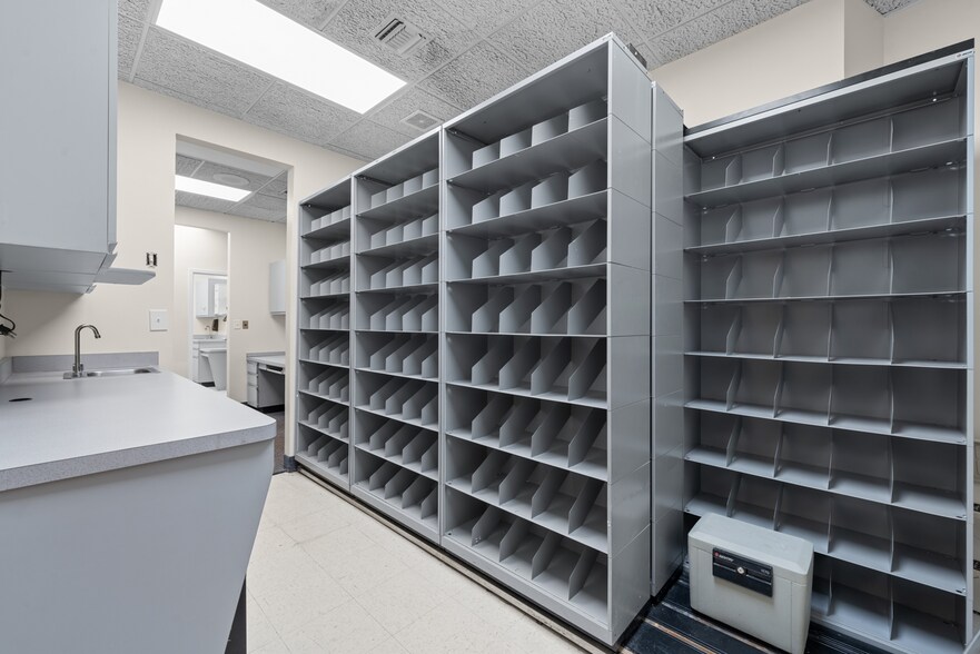 More Photos Of 1097 Old Country Rd, Plainview Medical For Lease