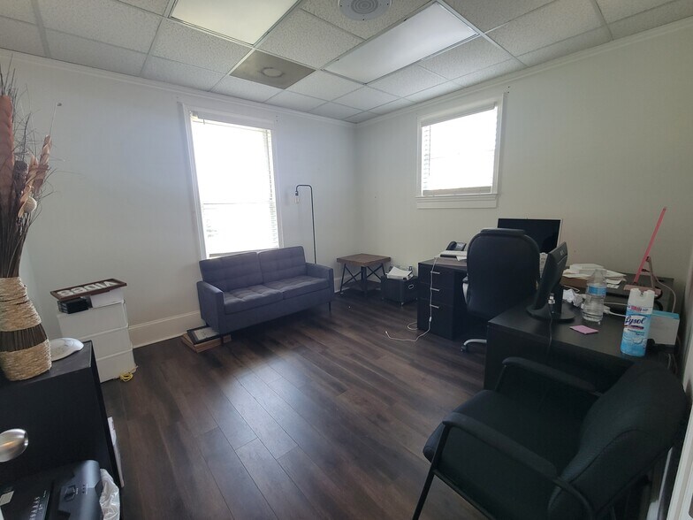 More Photos Of 115 Sycamore Dr, Athens Office For Sale
