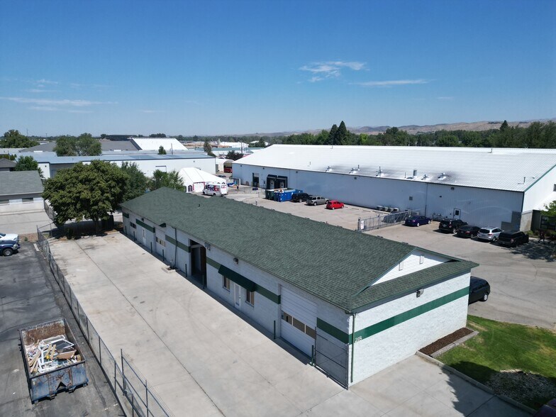 More Photos Of 218 E 50th St, Garden City Warehouse For Lease