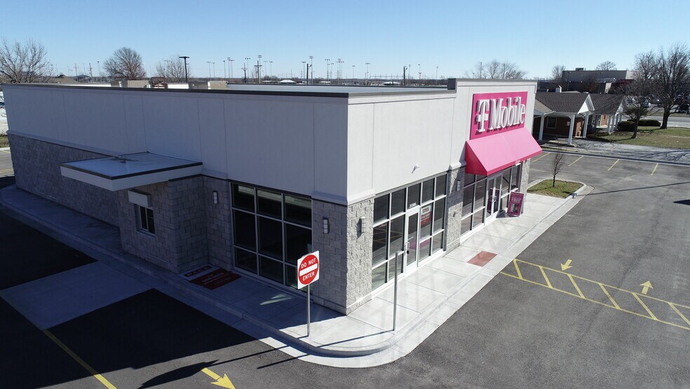 More Photos Of 2530 Grand Ave, Carthage General Retail For Sale