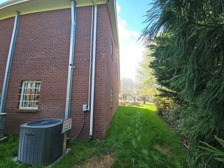 More Photos Of 800 Beverly Hanks Ctr, Hendersonville Medical For Lease
