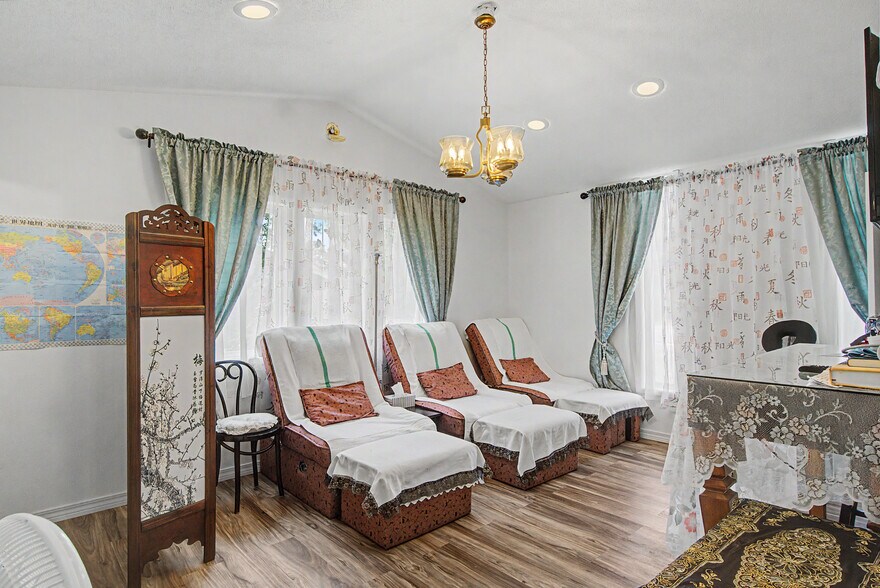 More Photos Of 71 Midtown Park W, Mobile Medical For Sale