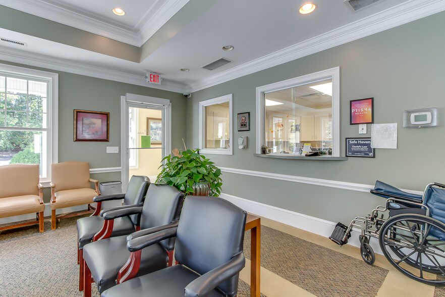 More Photos Of 135 Professional Park Dr, Seneca Healthcare For Lease