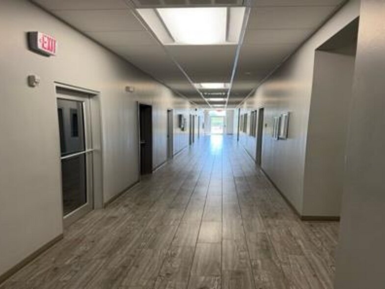 More Photos Of 6707 N Interstate Dr, Norman Warehouse For Lease