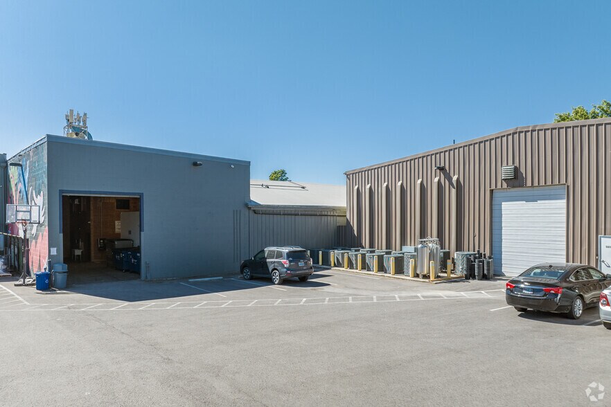 More Photos Of 560 21st St SE, Salem Manufacturing For Sale
