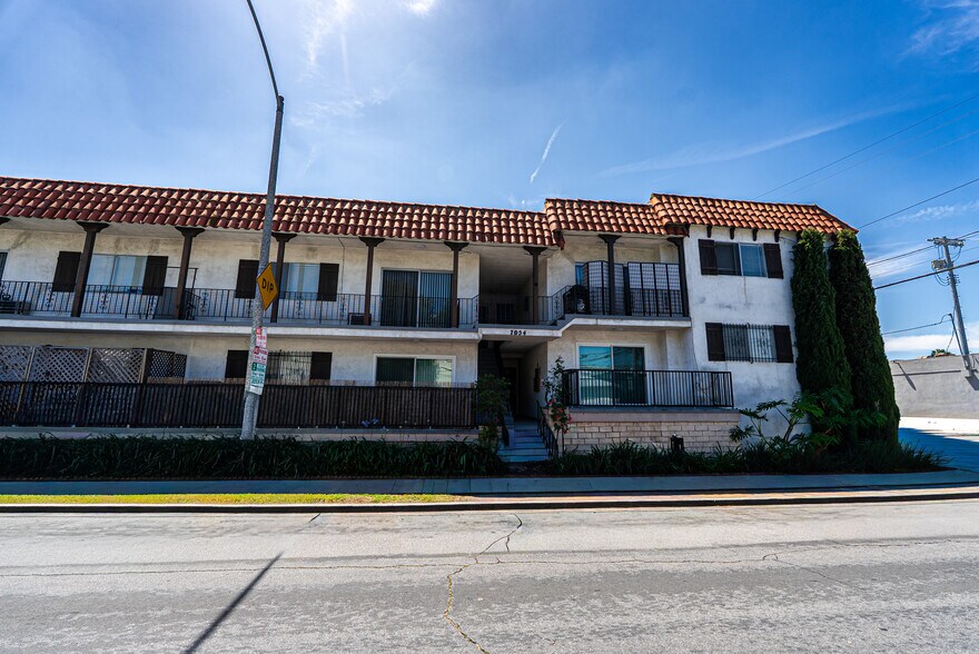 More Photos Of 7050 Waring Ave, Los Angeles Multifamily For Sale
