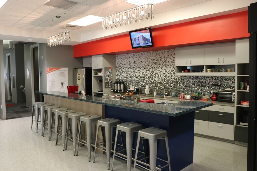 More Photos Of 2021 E 5th St, Austin Office For Lease