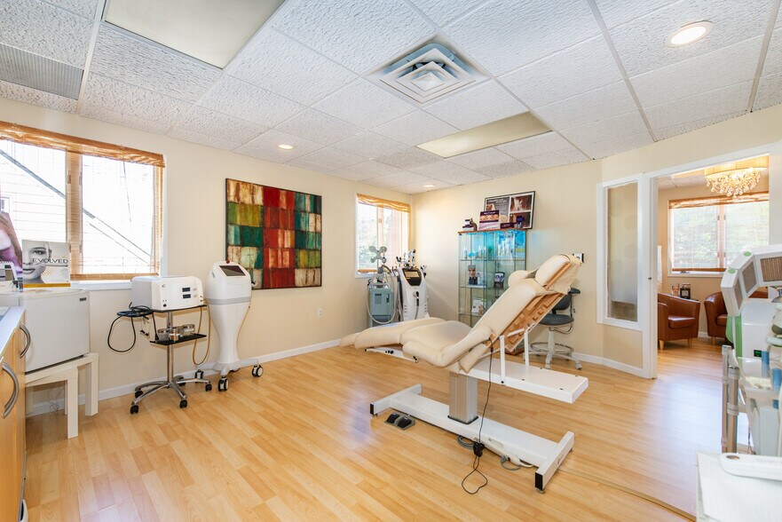 More Photos Of 184 Pompton Ave, Verona Medical For Lease