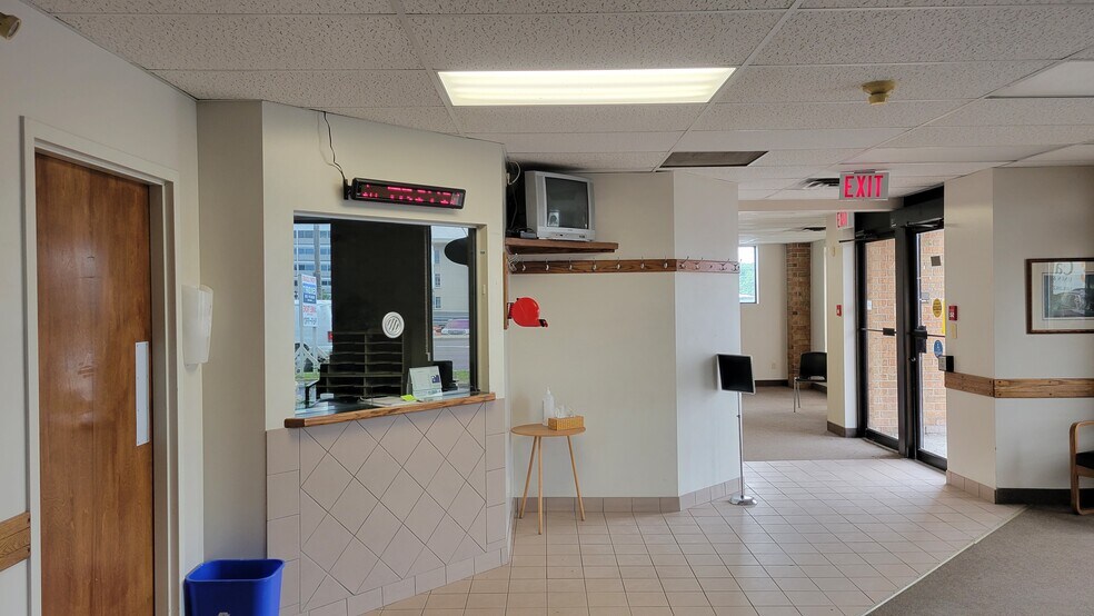 More Photos Of 274 Dundas St E, Belleville Medical For Lease