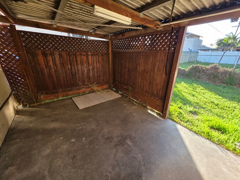 More Photos Of 8858 Flower St, Bellflower Freestanding For Lease