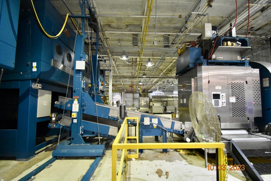 More Photos Of 956 N Broadway St, Greenville Distribution For Sale