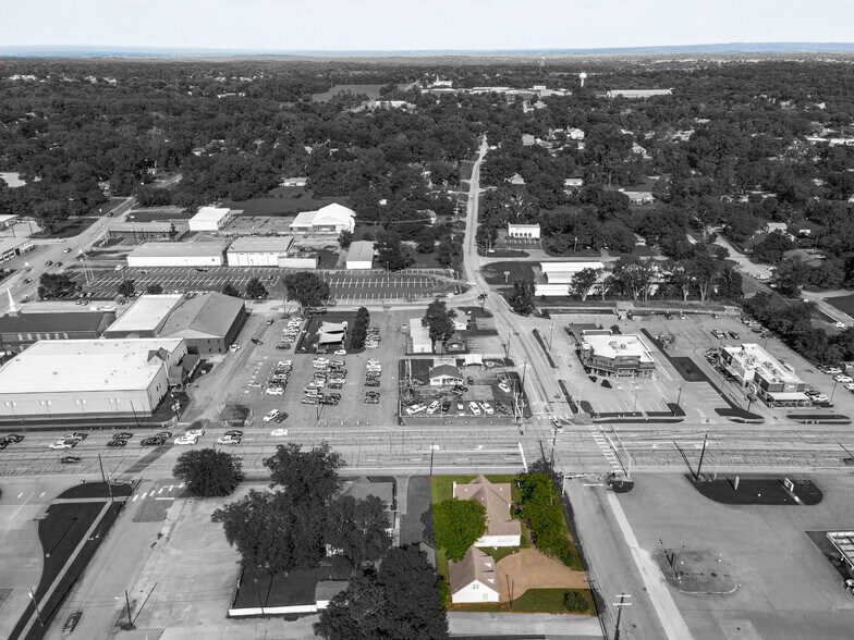 More Photos Of 209 S Main St, Lindale Loft Creative Space For Sale