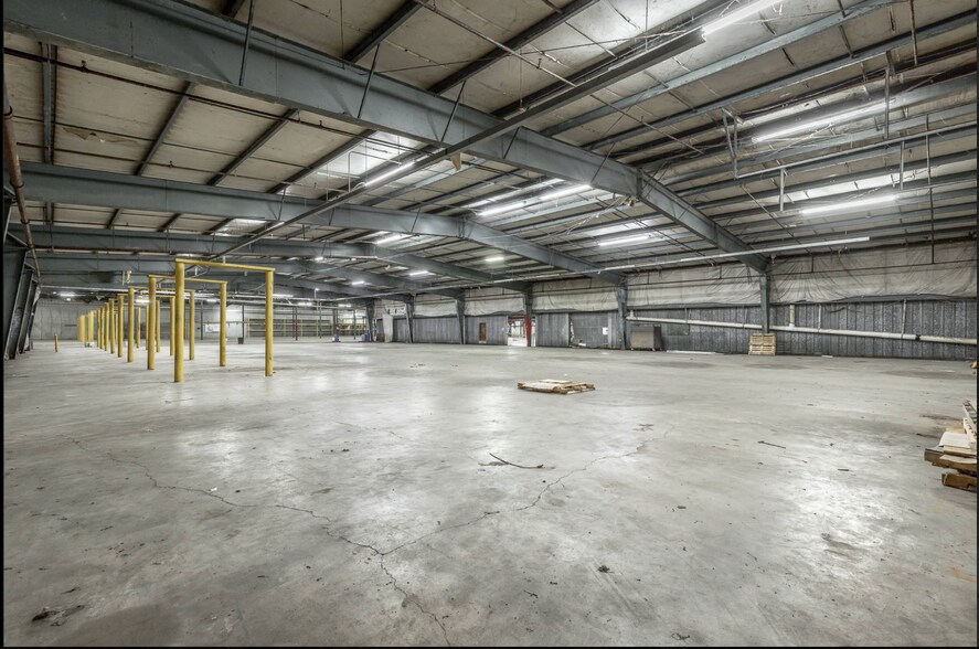 More Photos Of 1318 Underwood St, Dalton Warehouse For Sale