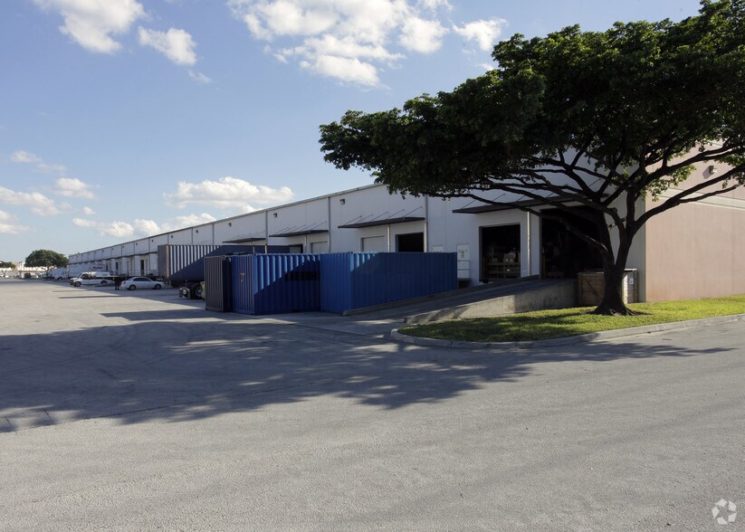 More Photos Of 11801 NW 100th Rd, Medley Warehouse For Lease