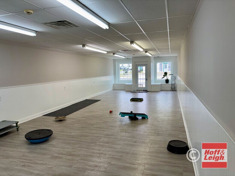 More Photos Of 715 Cottage St, Ashland Storefront For Lease