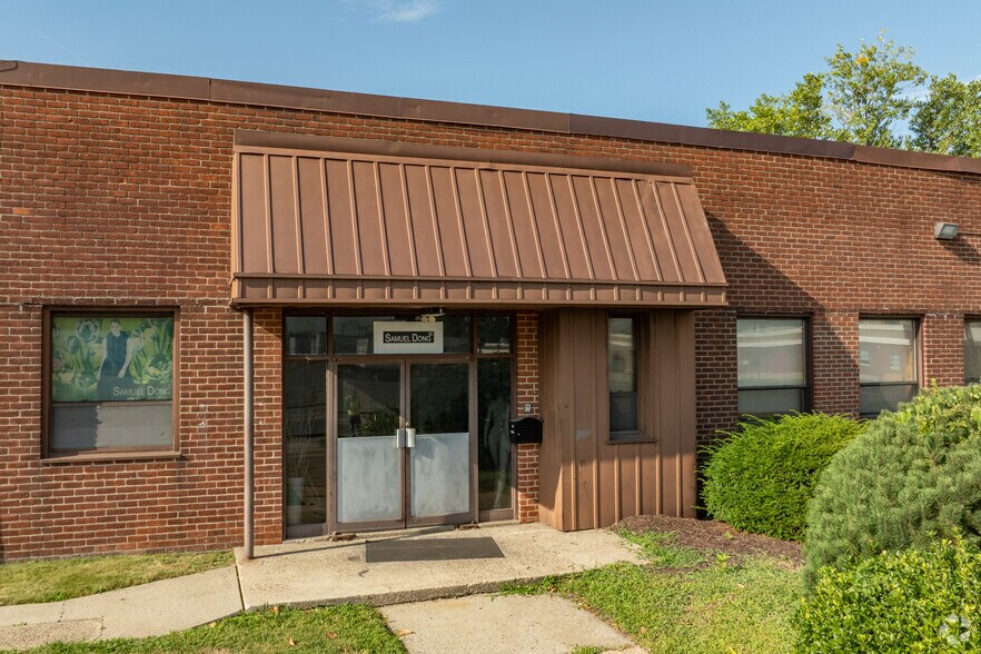 More Photos Of 555 Secaucus Rd, Secaucus Warehouse For Lease