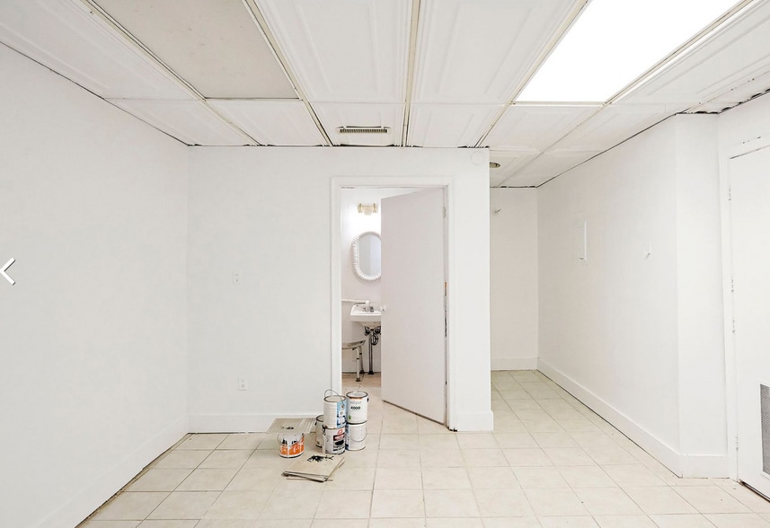 More Photos Of 358 Valley St, Scottsville Storefront For Lease