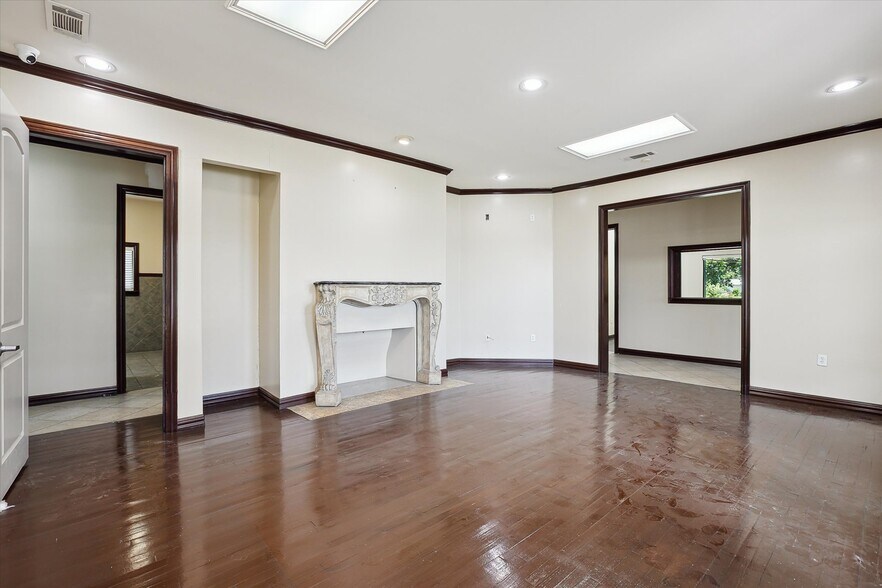 More Photos Of 3403 N Beach St, Fort Worth Medical For Sale