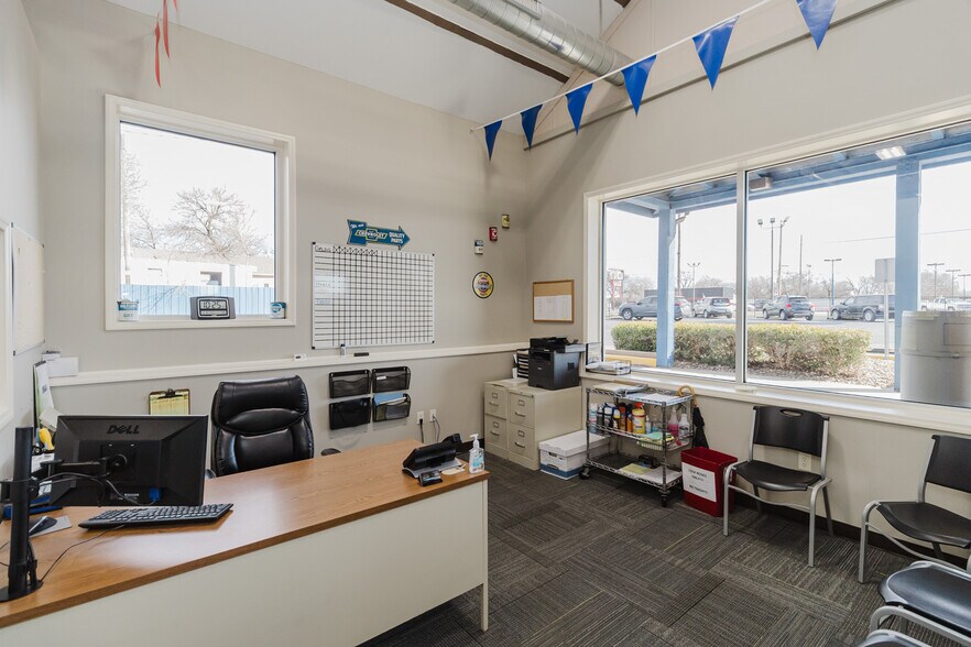 More Photos Of 3101 S Broadway St, Wichita Freestanding For Sale