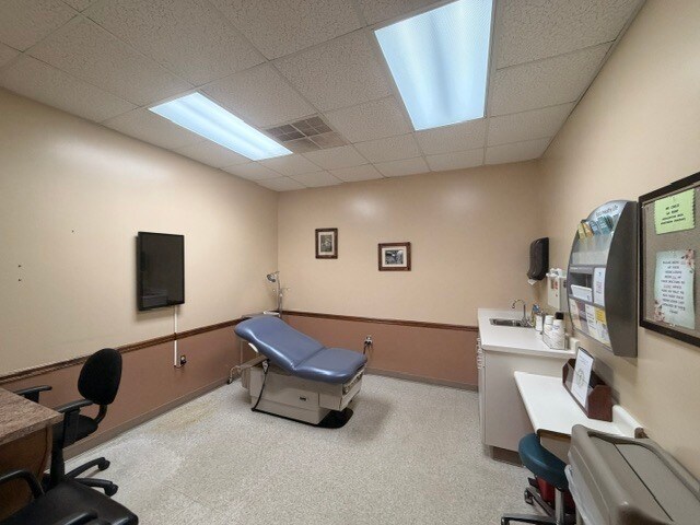 More Photos Of 555 Bluebird Blvd, Fort Valley Healthcare For Sale