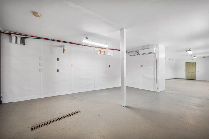 More Photos Of 21 Furnace St, Danielson Storefront For Lease