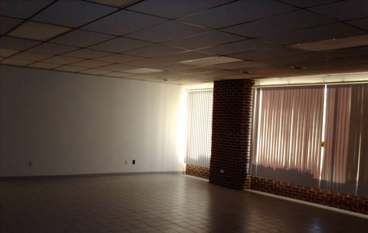 More Photos Of 2872 E Fincastle Tpke, Tazewell Showroom For Sale