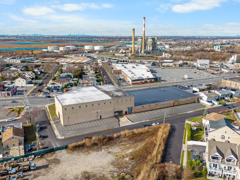 More Photos Of 3949 Austin Blvd, Island Park Warehouse For Sale