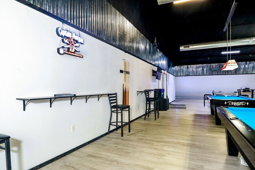 More Photos Of 2715 US Highway 69 N, Lufkin Bar For Sale