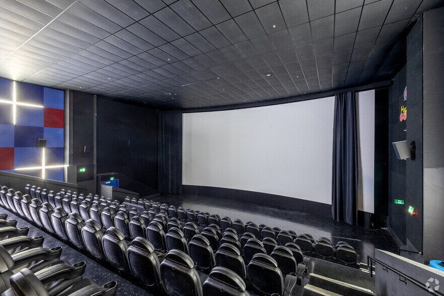 More Photos Of 1280 Rue Douglas, Saint-jean-sur-richelieu General Retail For Lease