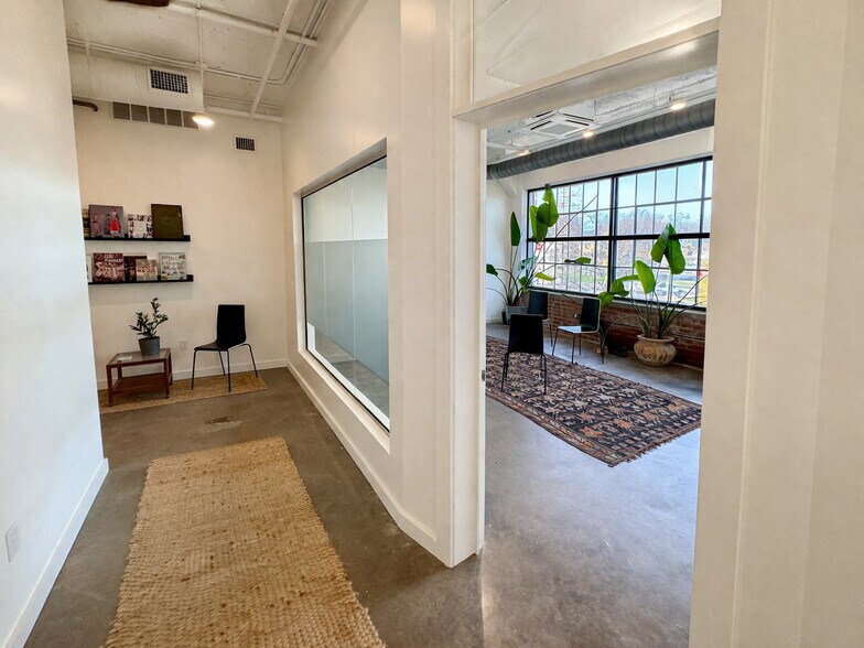 More Photos Of 3216 Gillham Plz, Kansas City Loft Creative Space For Lease