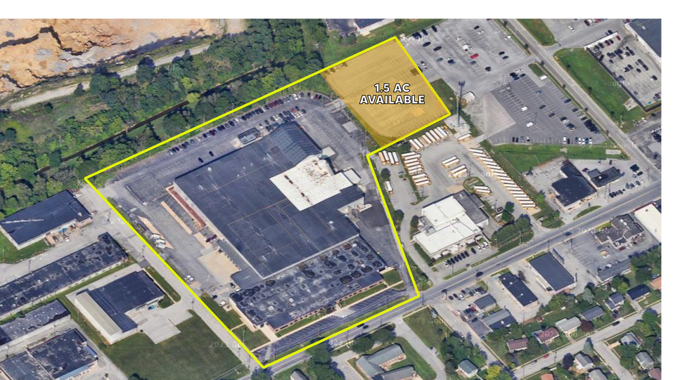 More Photos Of 1128-A Roosevelt Ave, York Land For Lease