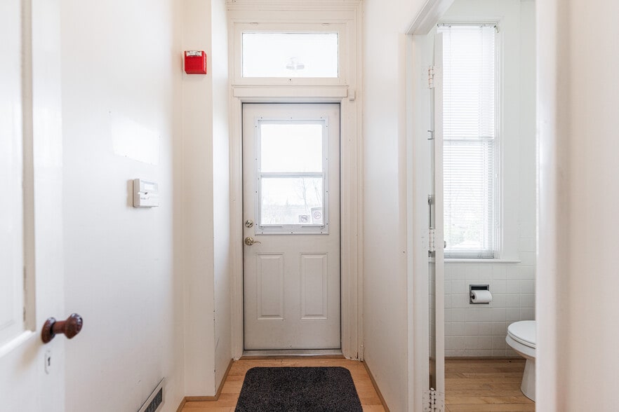 More Photos Of 223 E State St, Geneva Office For Sale