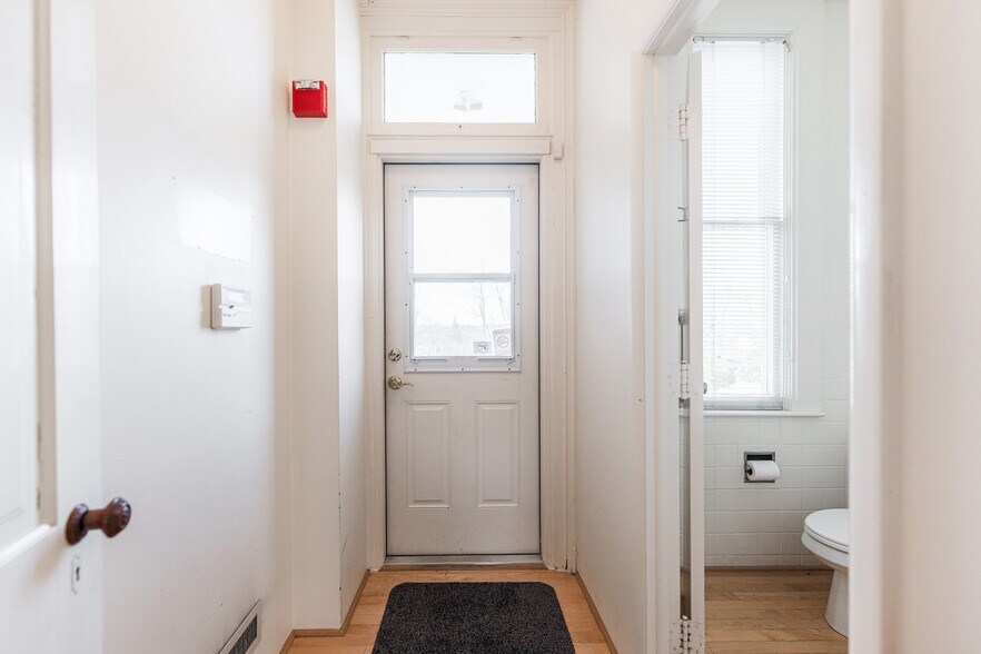 More Photos Of 223 E State St, Geneva Office For Sale