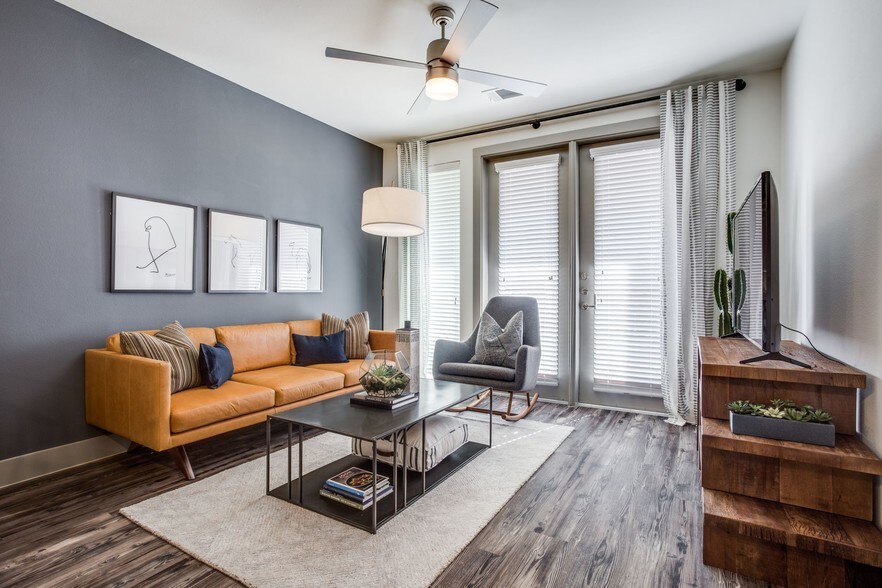 More Photos Of 195 W Davis St, Dallas Apartments For Lease